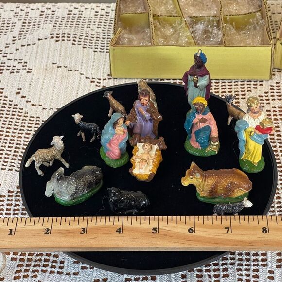 Vintage nativity scene figures | Baby Jesus | Holly nativity scene || Christmas - Picture 2 of 11